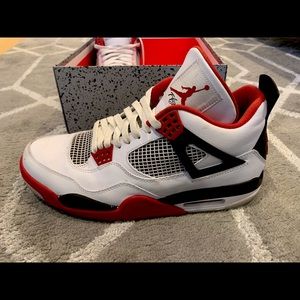 Air Jordan 4 Retro